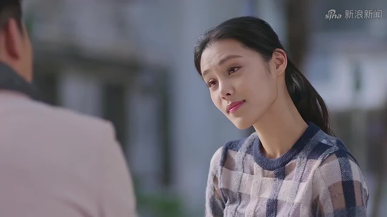 老爸当家:小姨艾静见权爱与路边的周翔谈笑风生,心中生起不悦