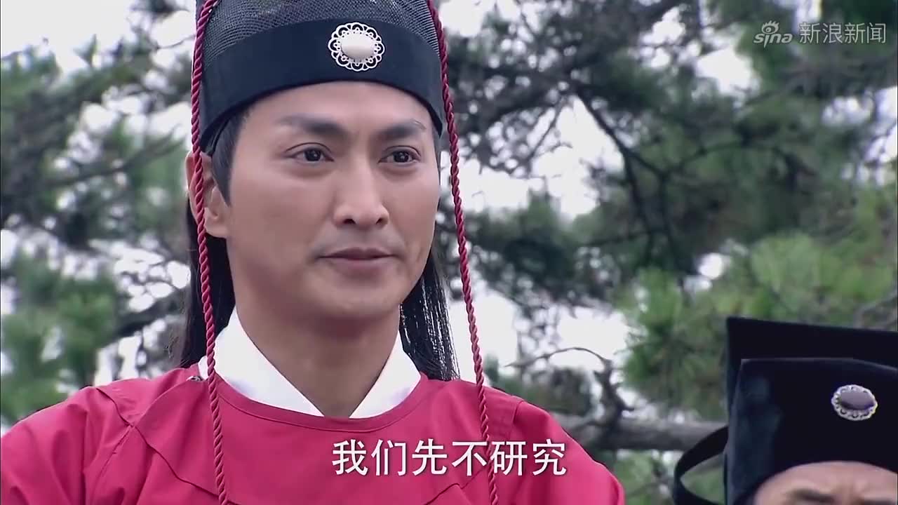 艾虎护送齐英上京,展昭得知路上除了黑衣人没人行刺,觉得不合理