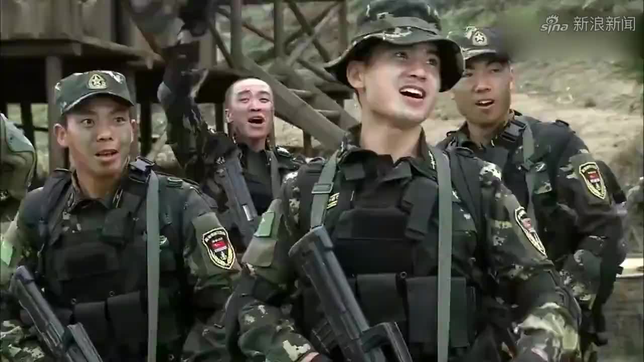 黑狐:突击队被包围,结果文渊凭着一把刀子就化解危机