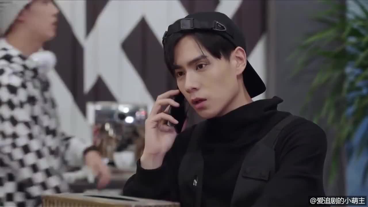 亲爱的热爱的:韩商言来学校找佟年,佟年心里甜甜的感觉(2)