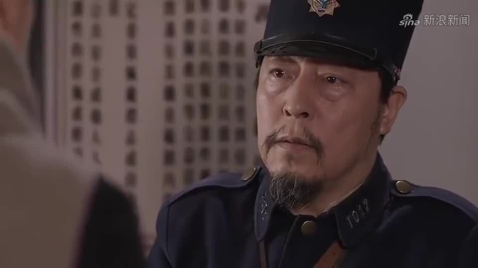 锋刃:武田弘一看到张金辉闷闷不乐的,便上前和张金辉交谈一番