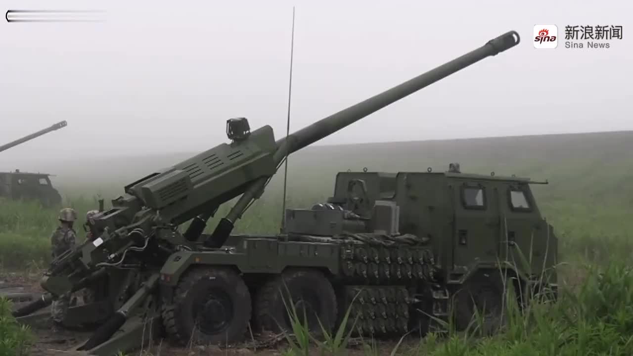 央视带你直击新式武器装备,新型车载加榴炮亮相西北戈壁