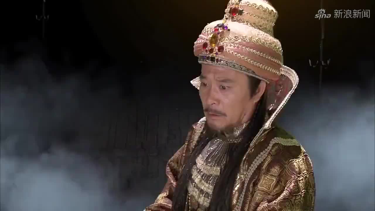 西凉皇后正要杀薛平贵,不料西凉王看到他的长相,瞬间吓坏了!