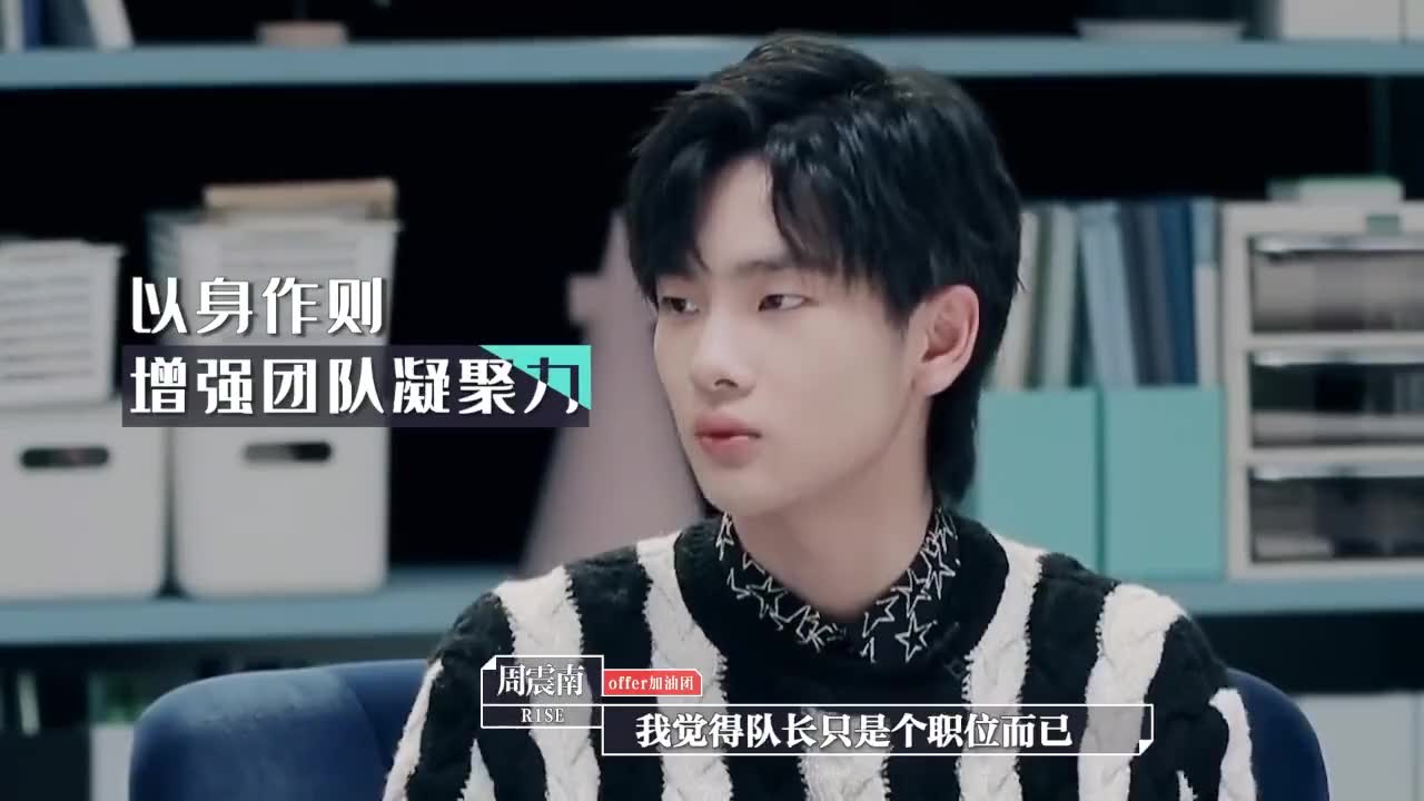 刘煜城得了最佳辩手, 然后这个时候大家都在鼓掌