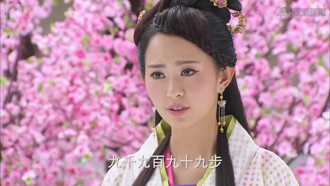 小孩拦路,却不知自己拦下的是樊梨花,樊梨花看后笑了