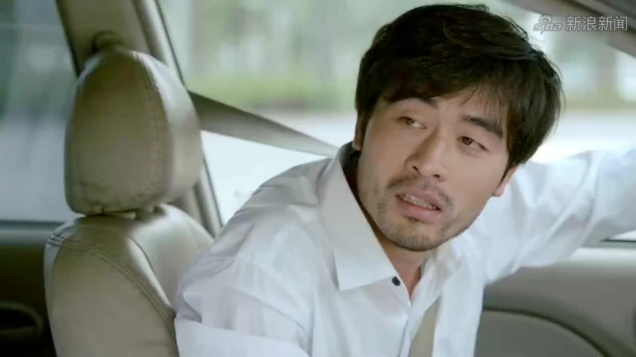 熊雄拍照表情太怪,尤用看不下去,吐槽熊雄没气势