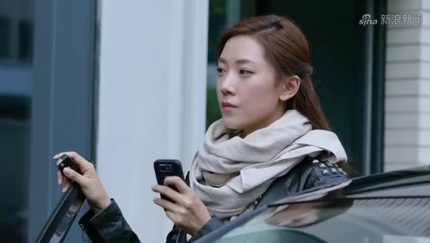 啊父老乡亲:前方高能,王天生刚来就遭疯女人拦车,场面太吓人