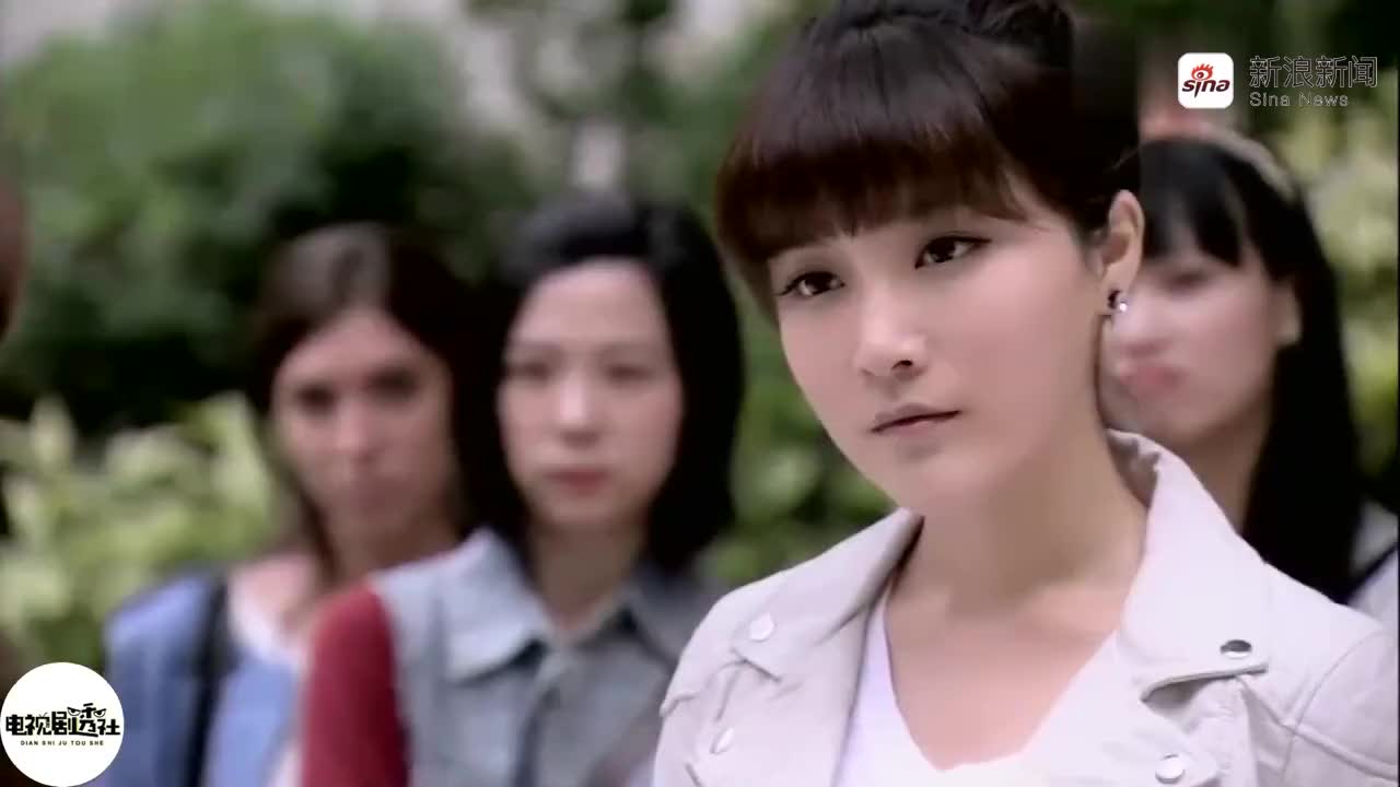 原来戴燕妮还演过《花非花雾非雾》里和叶凡撕x的琴恩?