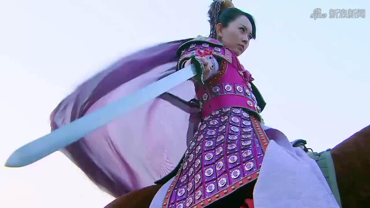 樊梨花身怀绝世武功,一人对战敌军两员虎将,可谓是巾帼不让须眉
