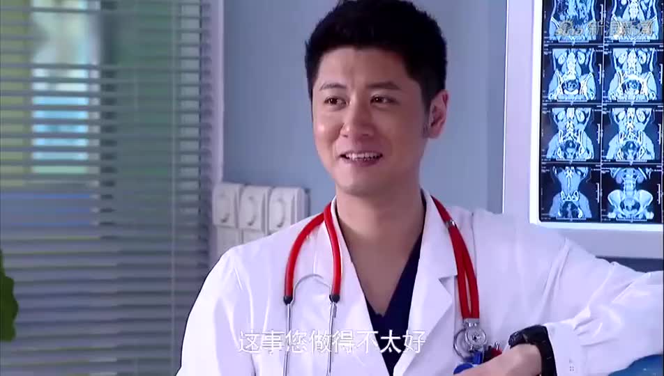 青年医生:邹倚梦自己花钱给婆婆买礼物,王博开心的合不拢嘴