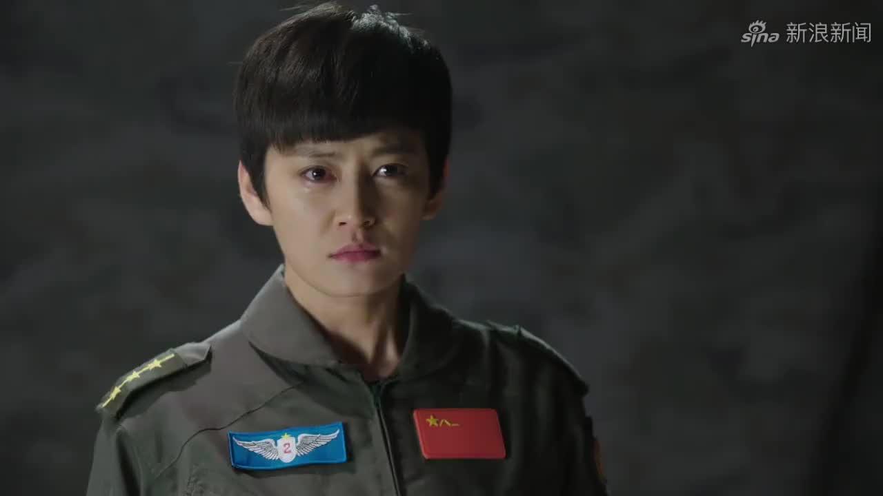 特种兵之霹雳火:蓝妞演技真不赖,哭着跟高胜寒要妈妈,让人心疼