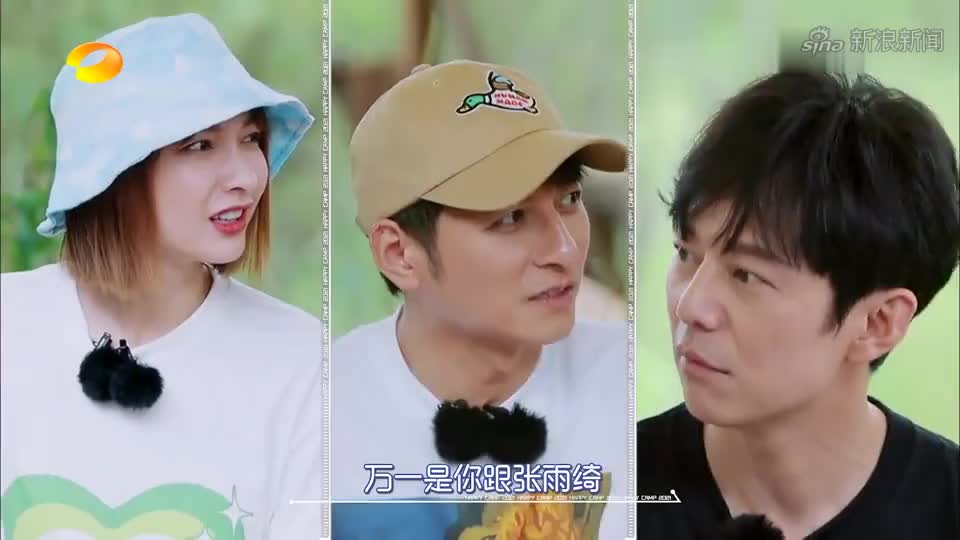 王子文深情盯着贾乃亮,贾乃亮却全然不知! 错过了就是错过了!