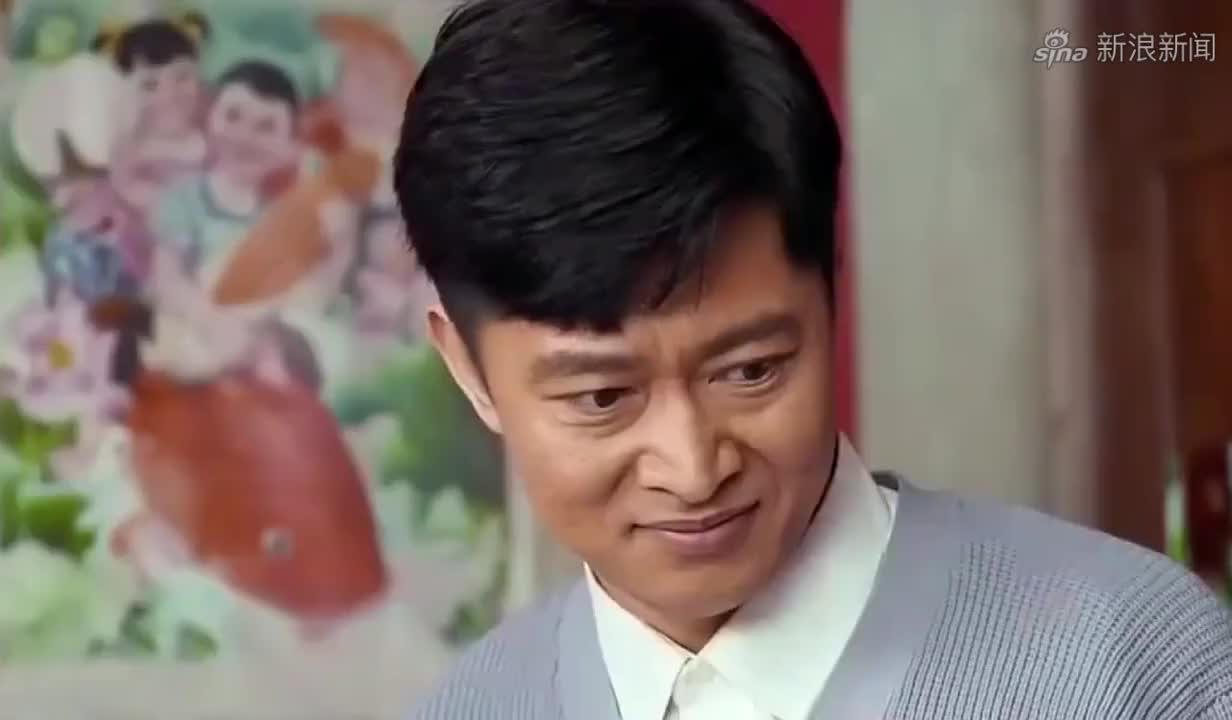 牛二送给喜凤健美裤,可把喜凤开心够呛,怎么看丈夫都不顺眼!