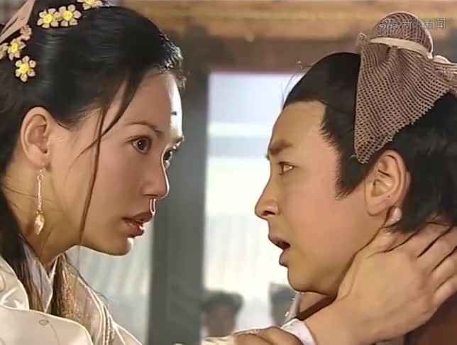 昆仑派掌门对殷素素无礼,张三丰一露面,何太冲立马就怂了