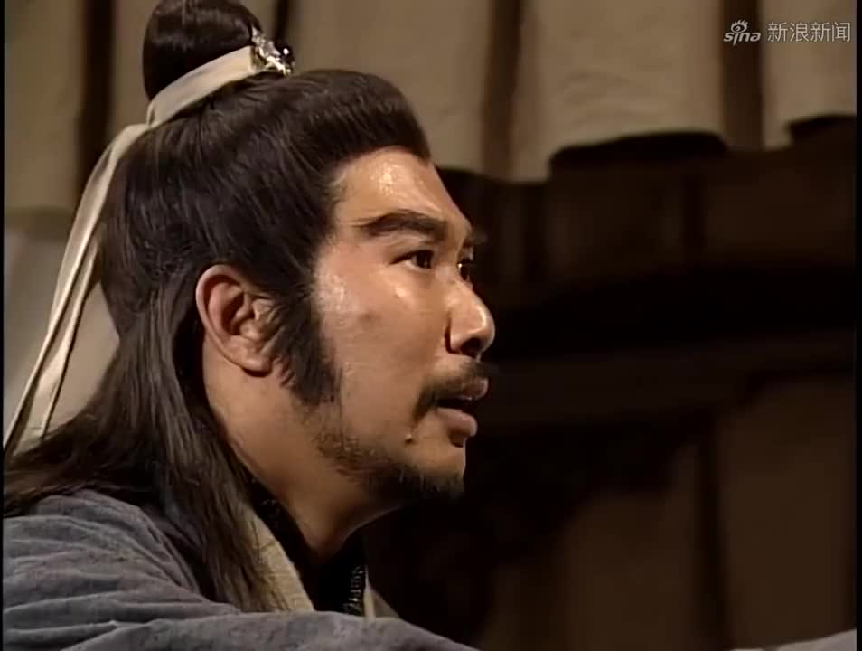 得知段誉是情敌之子,钟万仇怒杀段誉,却反被夫人误伤