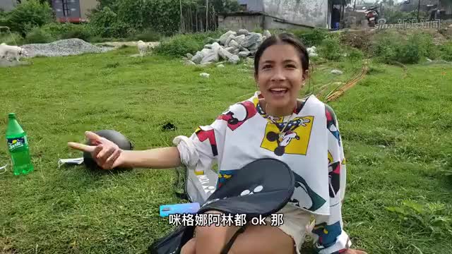 教尼泊尔老婆学摩托车,小刀跑了一身汗,米格娜:我开的好不好?
