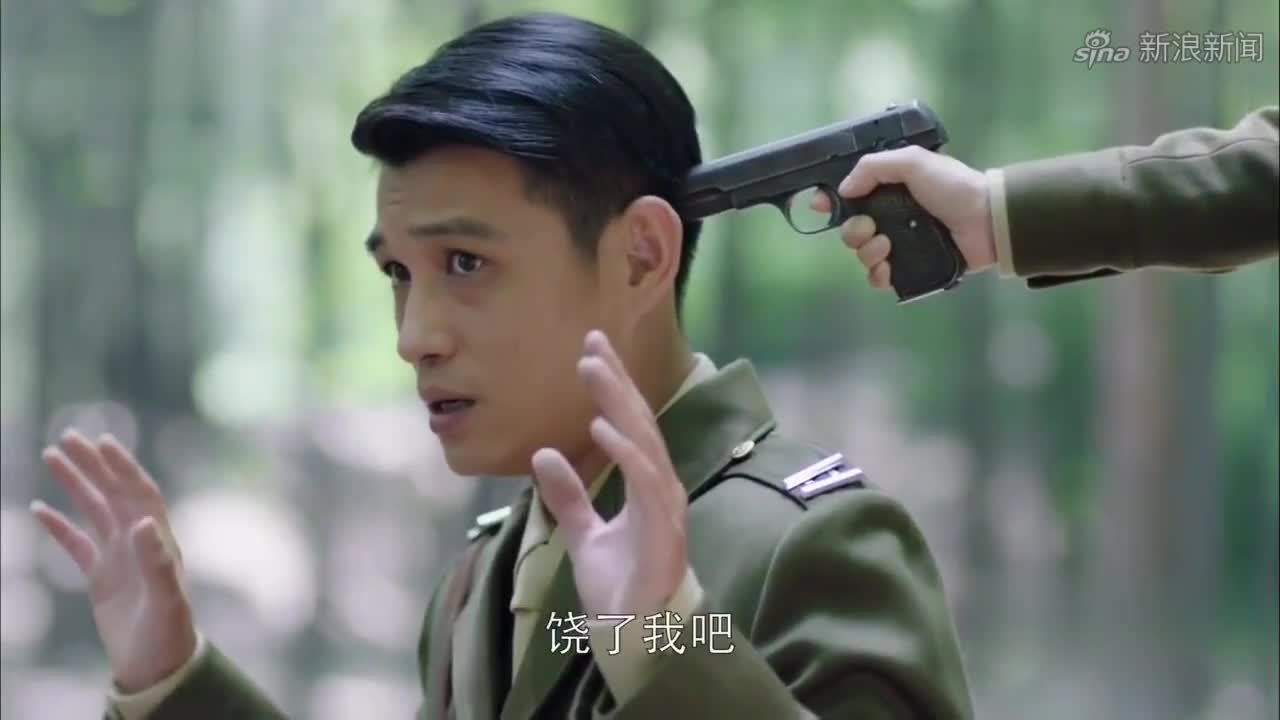 双刺:男子要当站长,不把小伙放眼里,哪知他军衔比男子还高