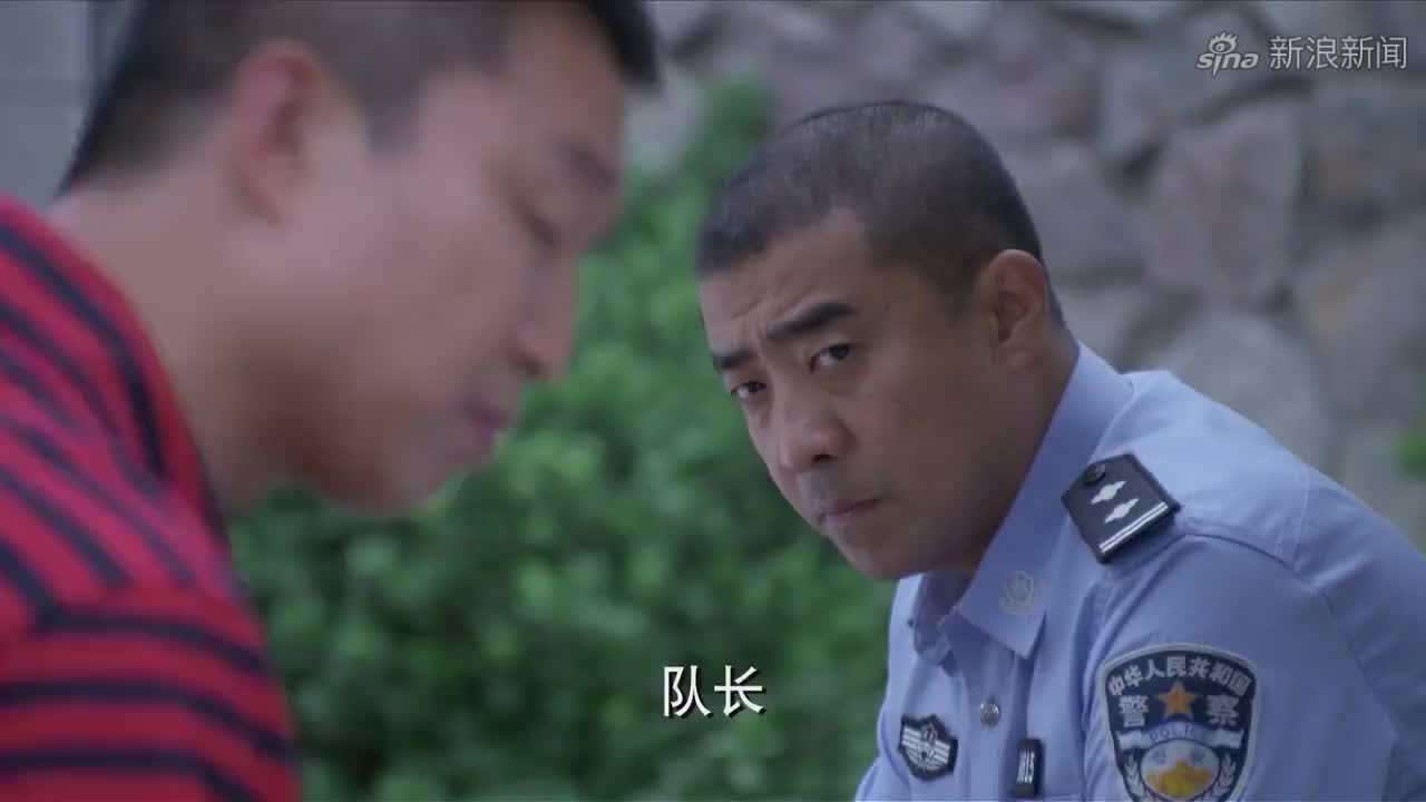 追逃:黑老大被围捕,和收破烂的大爷互换身份,竟逃出包围圈!