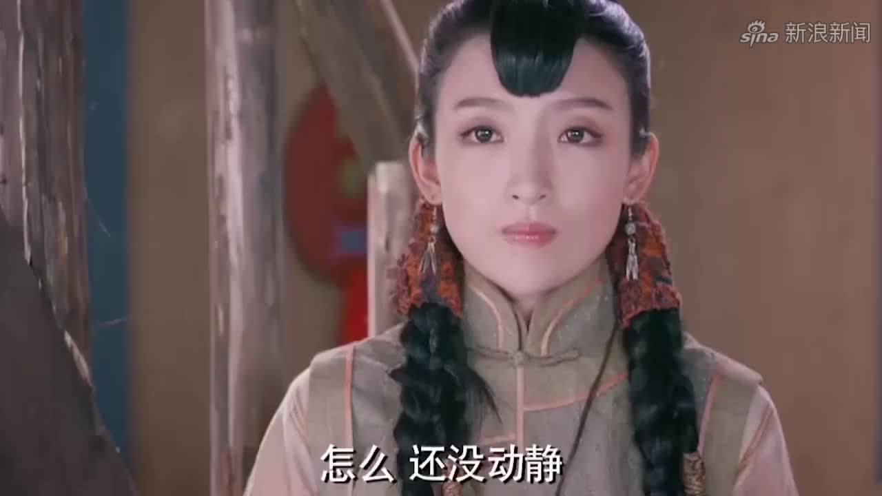 琪琪格看朱一书心情不好,想陪他说说话,样子可爱急了