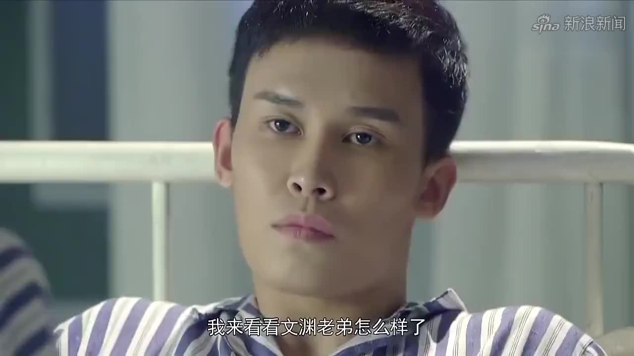 黑狐:小伙瞧不起方天翼,竟还拿枪指着方天翼,方天翼一招打趴他