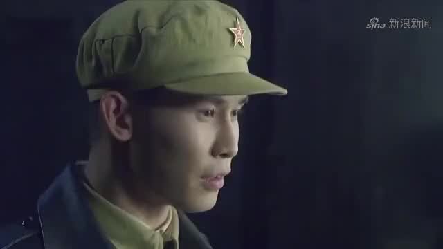 黑狐:小伙瞧不起方天翼,竟还拿枪指着方天翼,方天翼一招打趴他