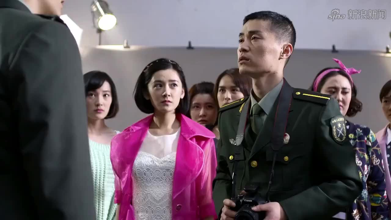 青春集结号:叶多多放假回家,在校门口等任天行,结果被室友笑话