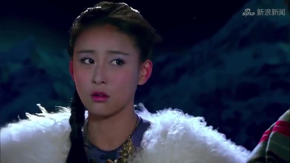 萧峰说要照顾阿紫,阿紫高兴坏了,紧紧抱住姐夫