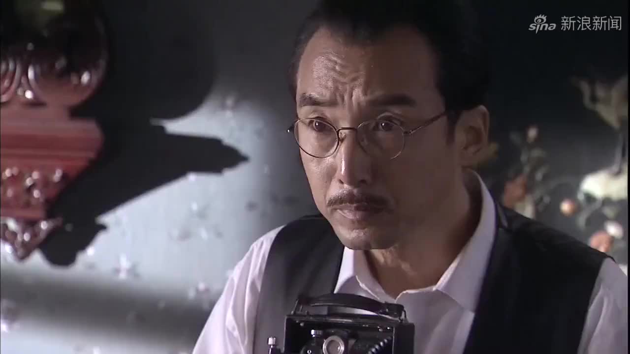 五号特工组:博士给宫平太郎拍照,发现了后面一块淤青