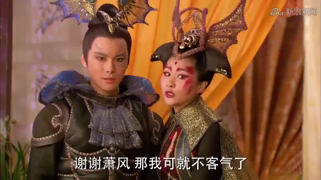 活佛济公:萧风追云想趁皇帝睡着吸他的血,没想到却被弹开