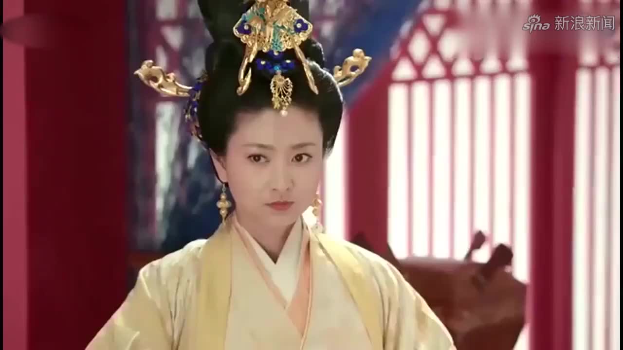 思美人:皇上得知爱妃从高处摔落,气的抓起孩子就打,太残忍了