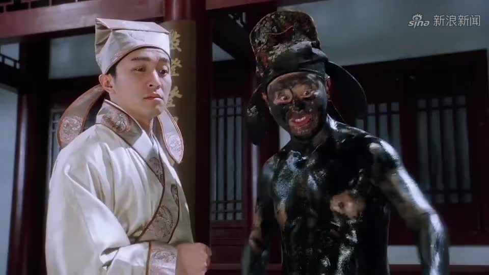 星爷用陈百祥身体作画,画出雄鹰展翅气吞山河图,画的栩栩如生