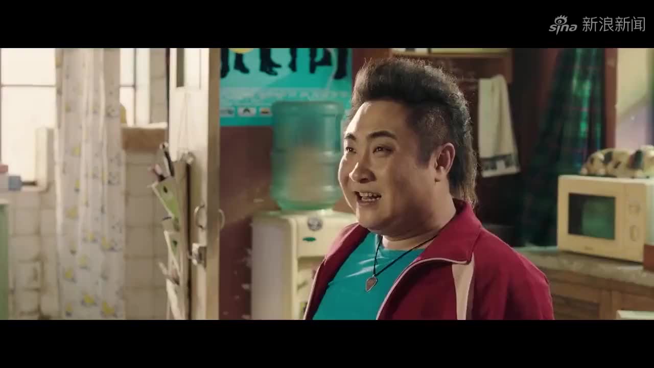 大鹏在厕所里学英语,没想到还挨揍了