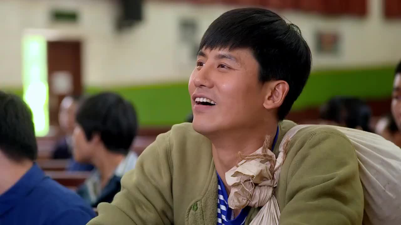 满仓进城:满仓面馆新开张,妻子带着同事捧场,这老板娘有模有样