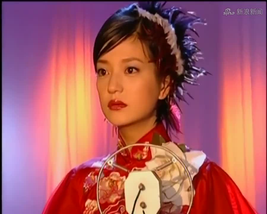 依萍含泪唱歌想书桓,琼瑶式哭戏太美了:泪要一滴滴晶莹剔透!