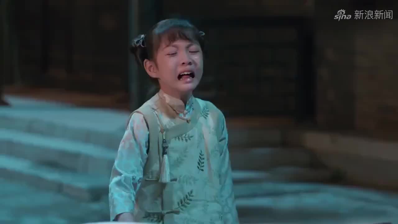 娘道:柳瑛娘一家人真硬气,三个女儿都把嫁妆捐了,报效祖国!