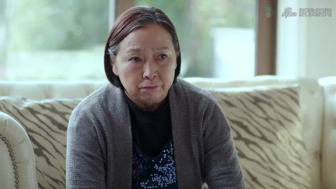 生活启示录:小强吃完饭,要去上班,家明给小强糖吃