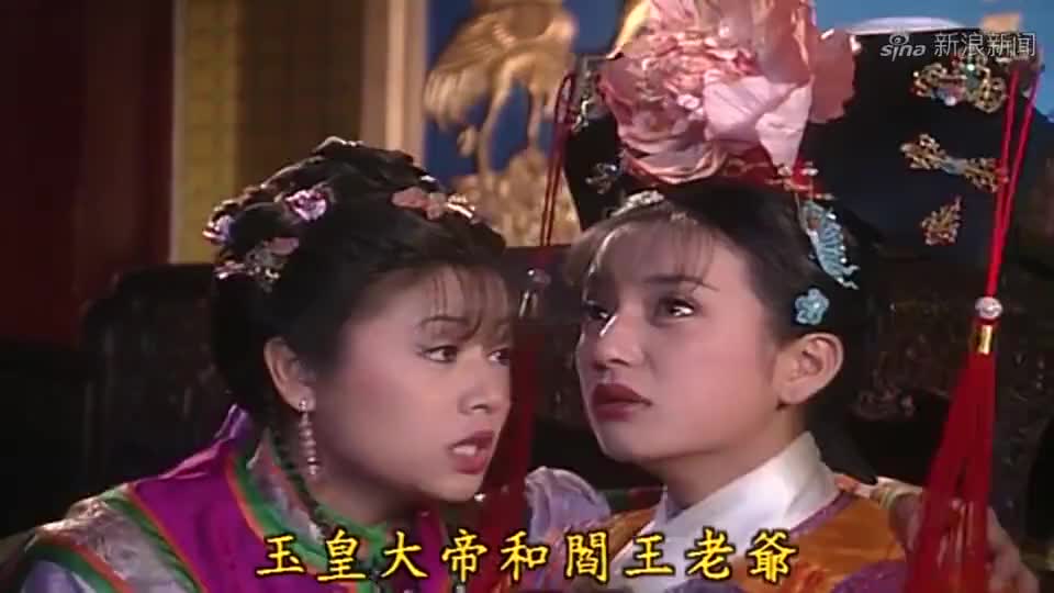 茗慧痛恨自己的丈夫对小薇念念不忘,拿刀捅小薇十四阿哥挡在前面