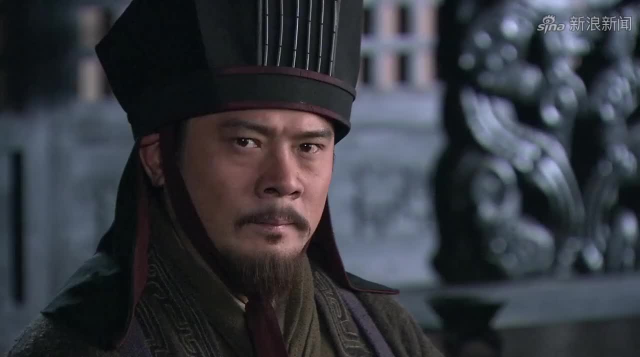 新三国:吕布要去攻打刘备,得知他留守徐州的人选,陈宫脸色难看