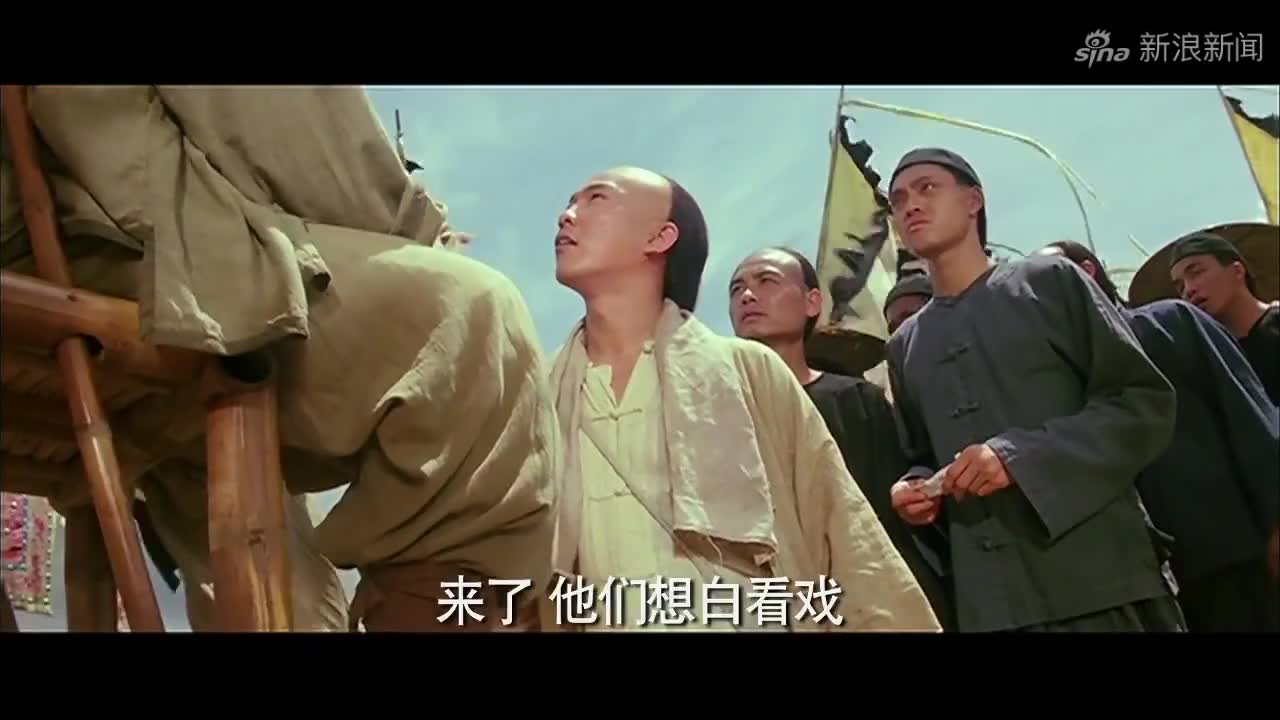 黄飞鸿真有胆,官兵看着都怕的铁马骝,他隔着这么远都敢打