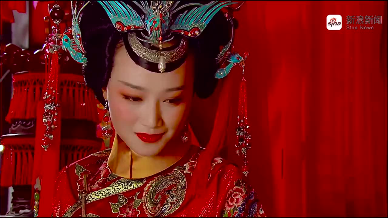 甄嬛无意中发现芳贵人小产缘由,直接被吓哭,温太医帮了她个大忙