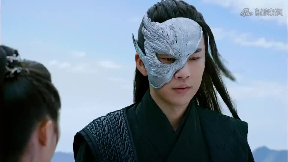 燎原君将凡间奇人所赠之物,赠与鎏英,最后或会起到关键作用