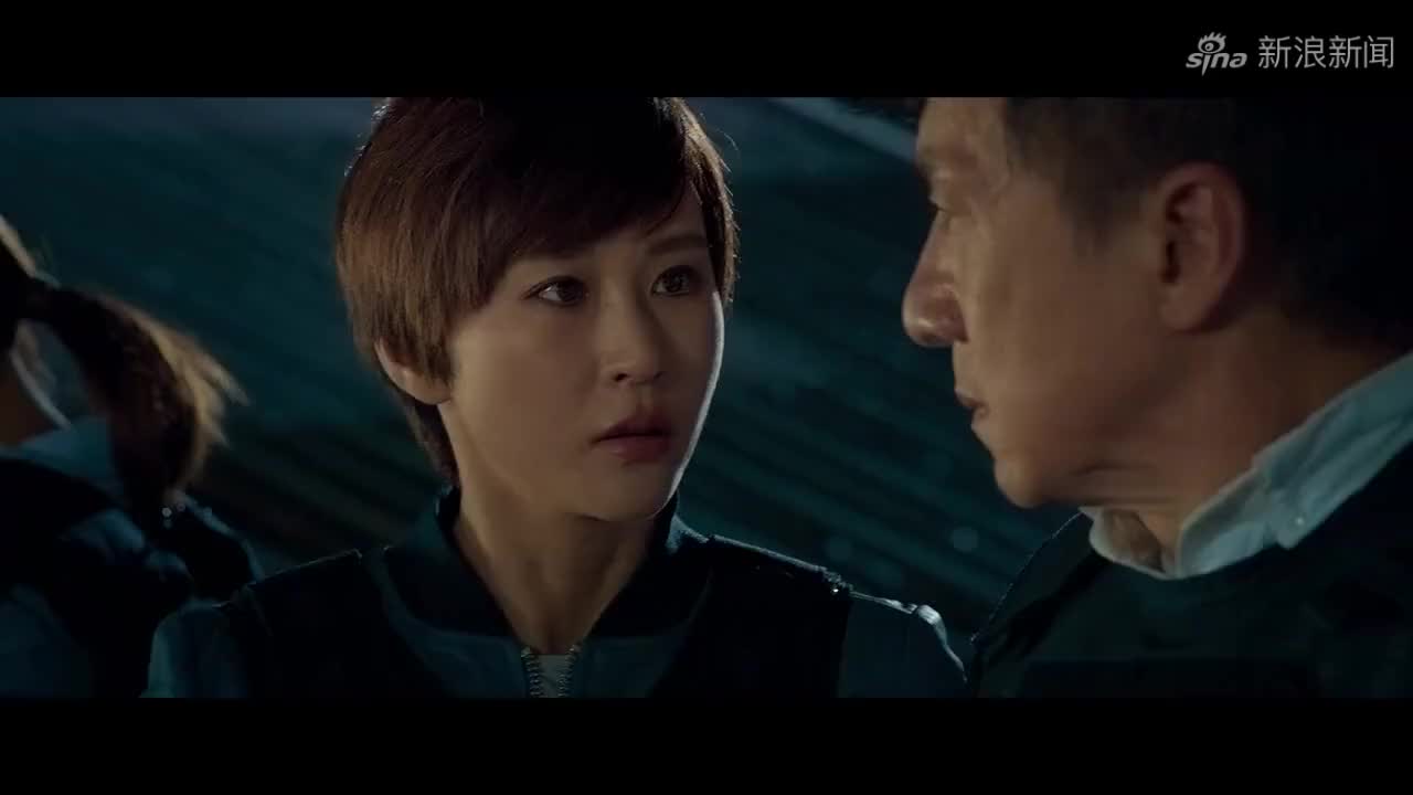 机器之血:南希想进剧院找一个演员,这时李森帮助她进了剧院