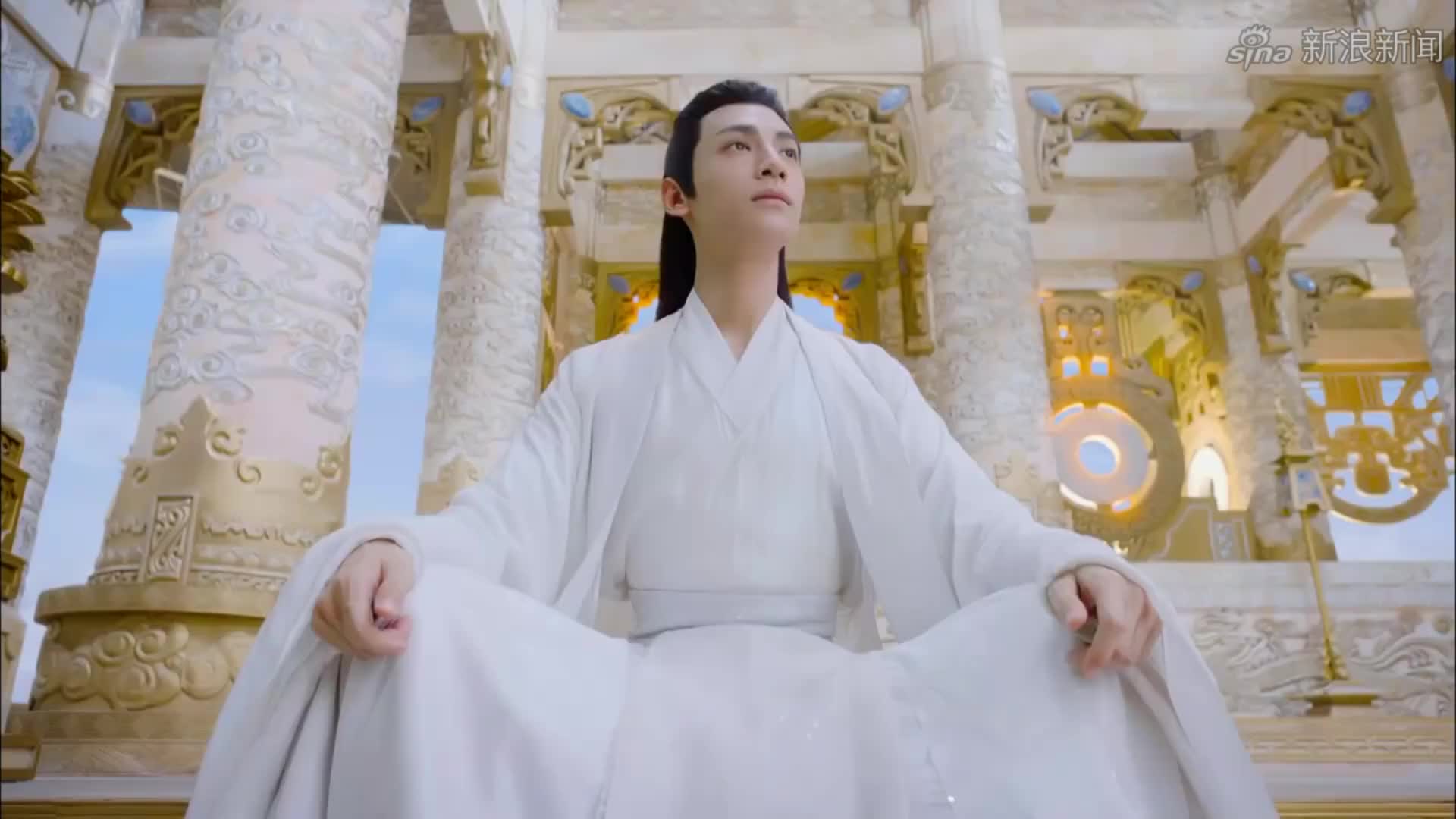 香蜜:临秀坐院子里发呆,竟是想起了与梓芬的往事,好伤感