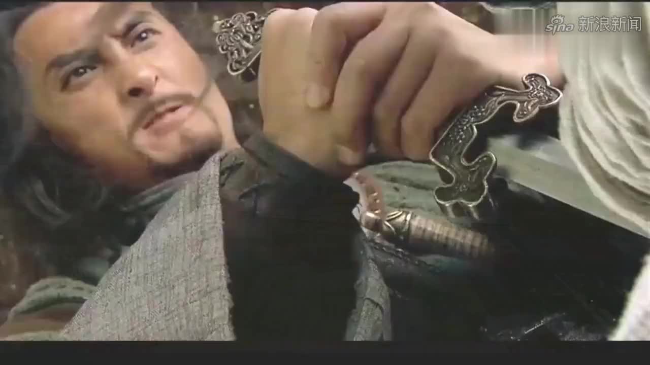 新水浒传:高俅一看来人是林冲,吓得赶紧要跑,真是太怂了