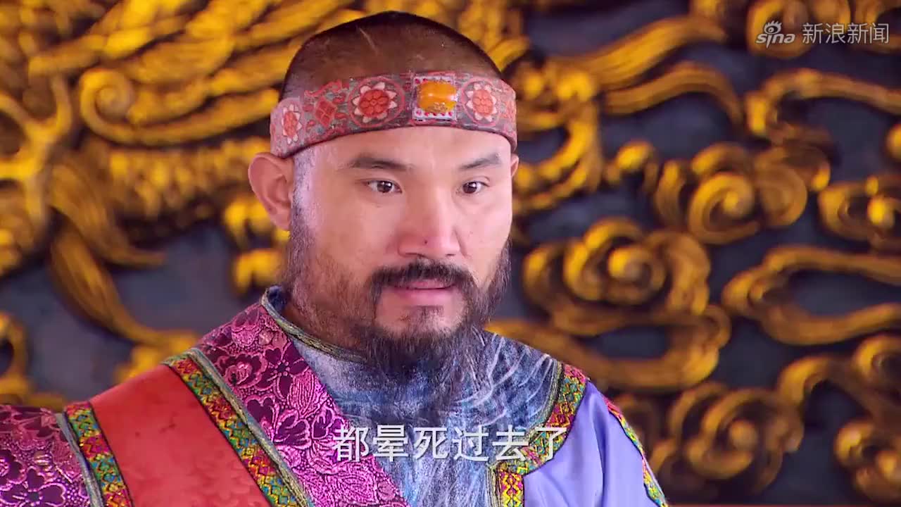 罗通带着圣旨杀苏家满门,苏宝凤逃过一劫,竟拿着剑要杀罗通