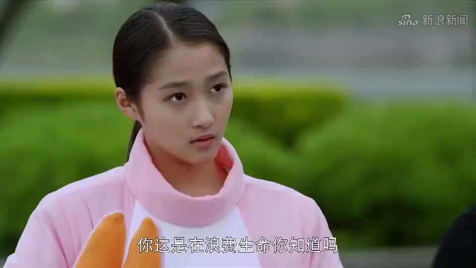 搭错车:小美做好手术,一心想给父亲治好嗓子,利用放学时间赚钱