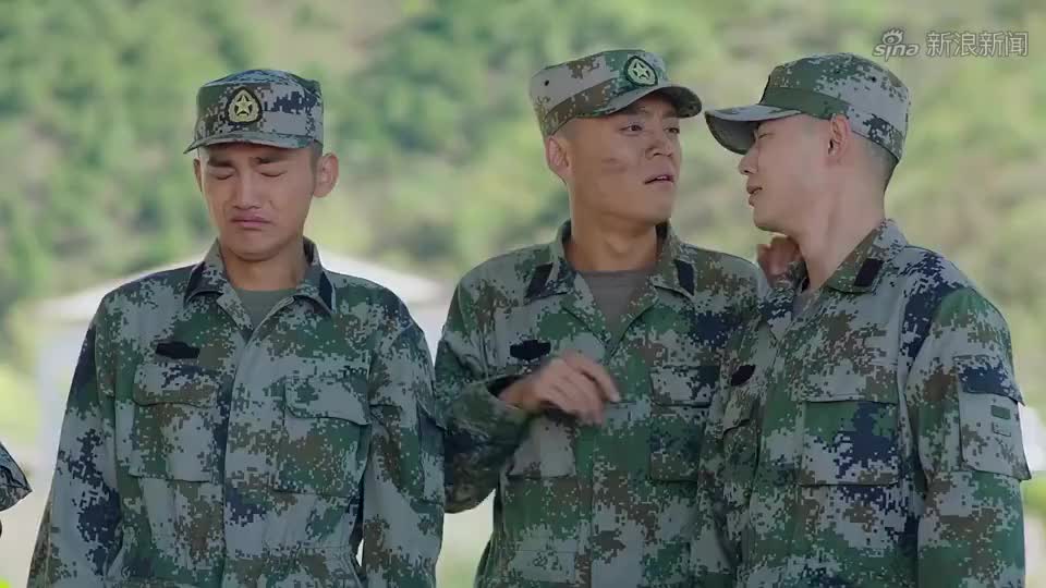 热血尖兵:陆飞为保住小武卧底身份,与悍匪同归于尽,这段太揪心