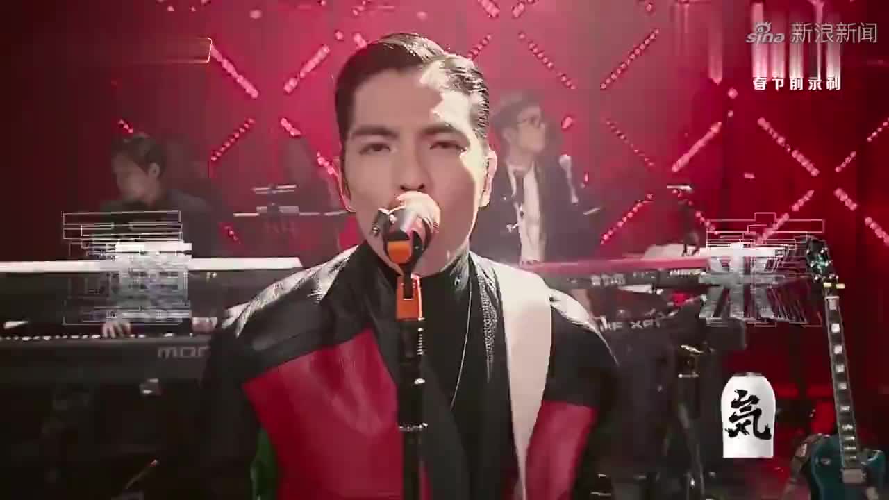 我们的乐队:古典钢琴家叶子从零开始,请教队员学摇滚