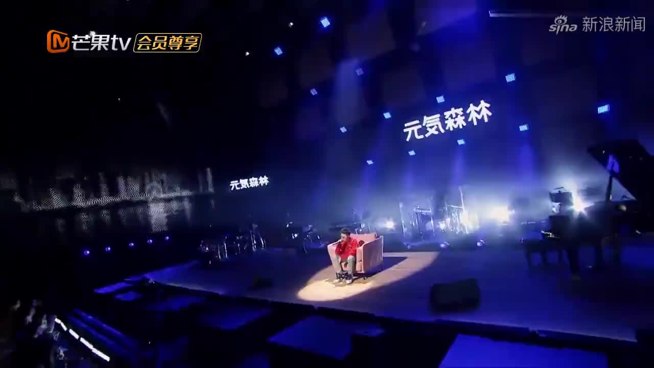 我们的乐队:古典钢琴家叶子从零开始,请教队员学摇滚