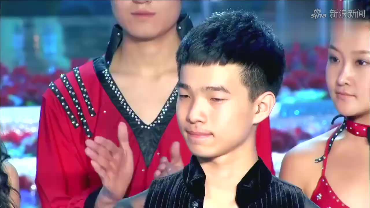 舞蹈:三人舞台嗨翻全场,方俊喜欢极了,乐的合不上嘴!